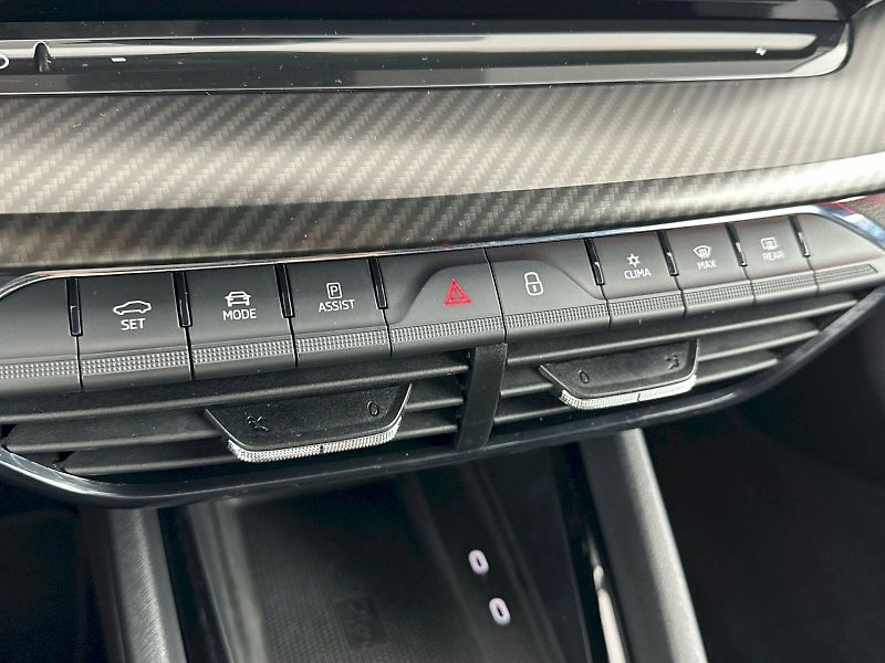 Škoda Octavia (2022) Combi 2.0TSI 180kW RS - fotka 26 z 38