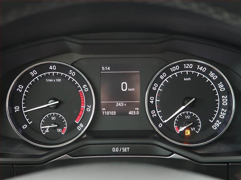 Škoda Superb (2017) 1.4 TSI, Tempomat - fotka 11 z 19