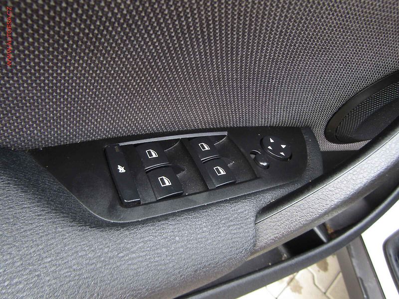 BMW X1 (2011) 2.0d xDrive18d, AT, bixen - fotka 12 z 18