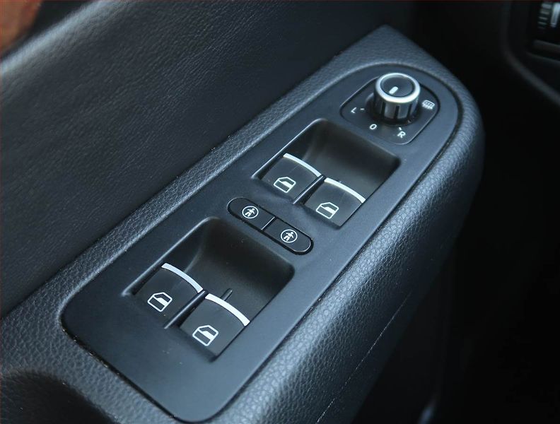 Volkswagen Sharan (2010) Highline 2.0 TDI, Automat - fotka 16 z 19
