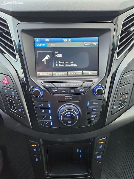 Hyundai i40 100kW VÝHŘEV KAMER DPH - fotka 34 z 44