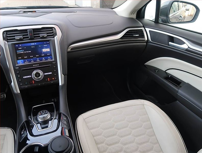 Ford Mondeo (2020) Vignale 2.0 EcoBlue, 4X4 - fotka 8 z 15