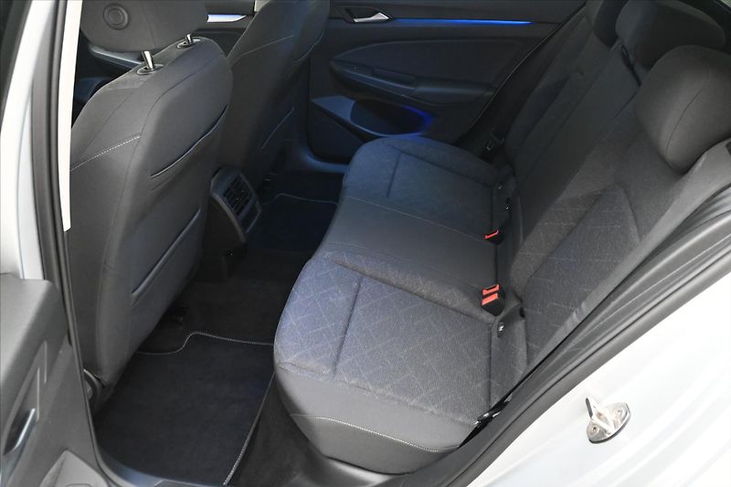 Volkswagen Golf 2,0 TDI 110kW Life LED Záruka - fotka 14 z 31