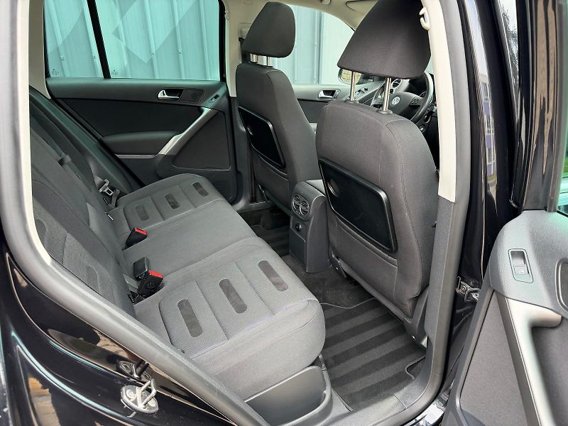 Volkswagen Tiguan 2,0 TDI /4x4/ SPORT / servis.k - fotka 17 z 32