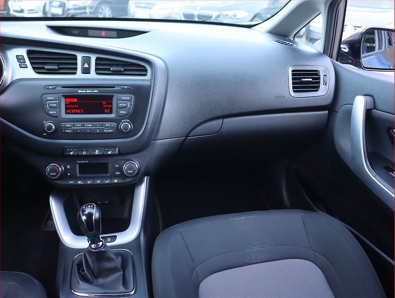 Kia Ceed (2015) 1.6 GDI, Serv.kniha, Tempomat - fotka 8 z 16