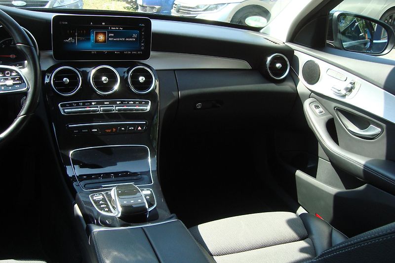 Mercedes-Benz Třídy C (2021) 220D,143kW, Exclusivce,S.kniha - fotka 49 z 92