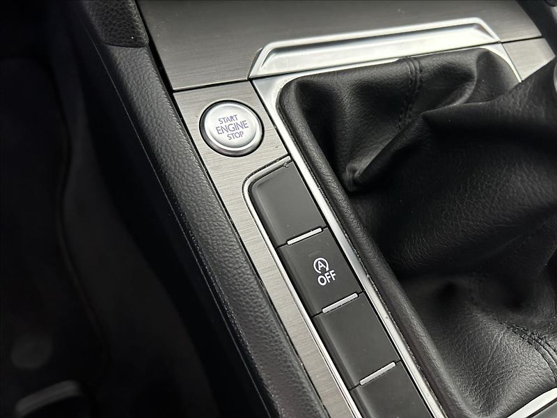 Volkswagen Passat 2,0   TDI 110kW,1.MAJ,SERVISKA - fotka 18 z 24