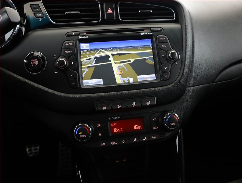 Kia Ceed (2014) 1.6 T-GDI GT, Kůže, Navi - fotka 10 z 21