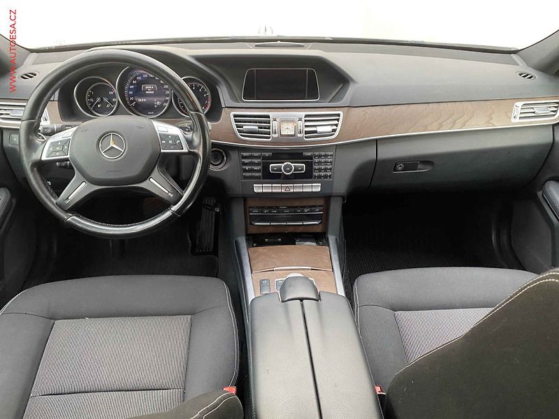 Mercedes-Benz Třídy E (2013) 2.0 CGi E200, AT, LED, navi - fotka 8 z 18