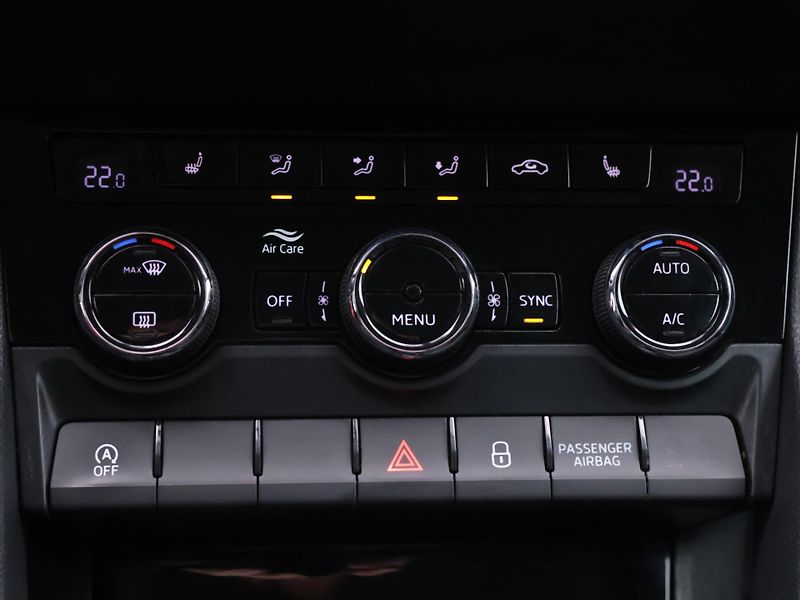 Škoda Karoq 1,5 TSI 110kW DSG CZ Navi LED - fotka 20 z 30