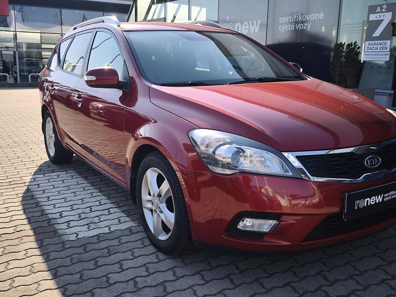 Kia Ceed 2011 ČR 1.6 CRDi 85kW  - fotka 17 z 33