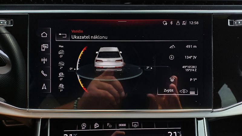 Audi Q7 S-LINE 3.0TDI WEBASTO B&O 1ČR  - fotka 35 z 44