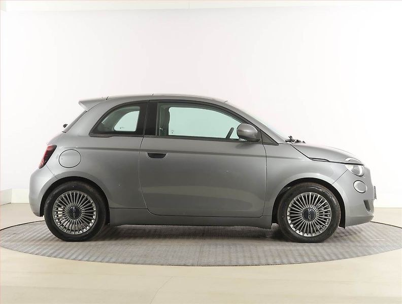 Fiat 500e (2022) 42 kWh, SoH 100%, Automat - fotka 6 z 25