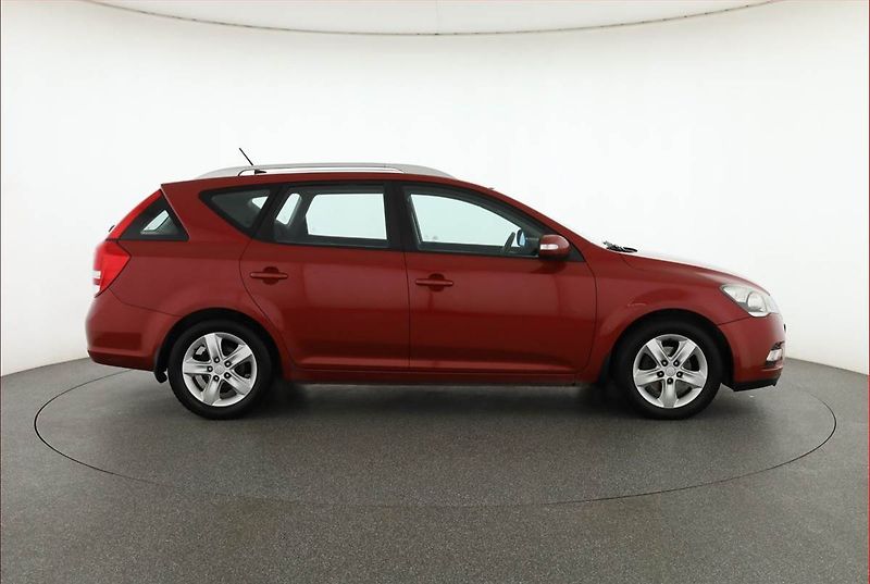 Kia Ceed (2010) 1.6 CRDi, jezdí výborně - fotka 6 z 16