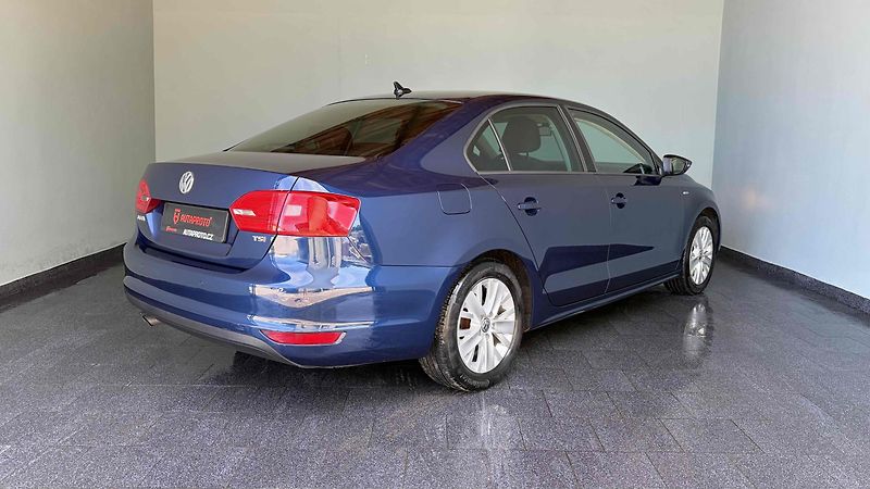 Volkswagen Jetta (2014) 1.4TSi*90kW*65tkm*NAVI*8xALU - fotka 6 z 9