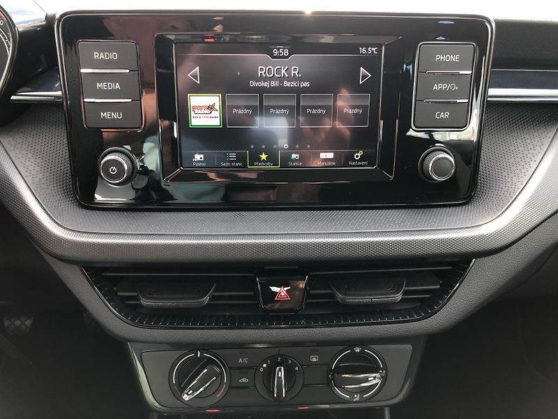 Škoda Fabia 1.0 MPi ACTIVE - fotka 19 z 28