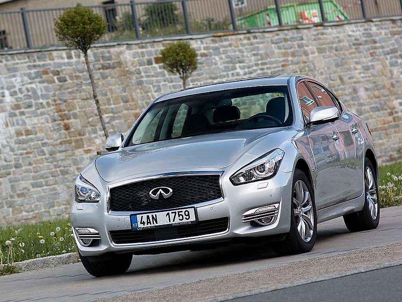 Infiniti Q70.