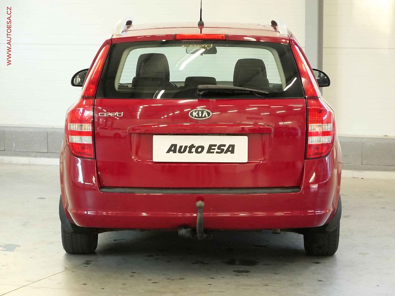 Toyota Auris (2010) 1.6VVTI, ČR, autoAC - fotka 5 z 19