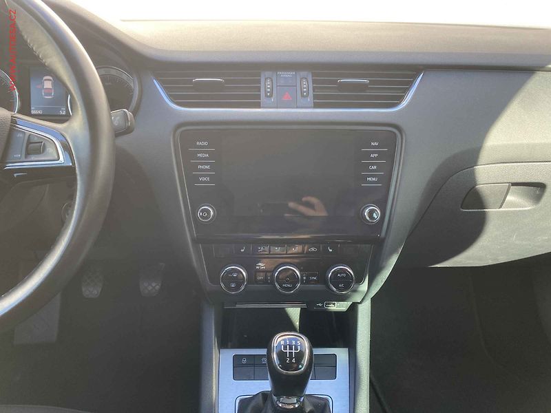 Škoda Octavia (2019) 1.6 TDi, Ambition, navi - fotka 12 z 17