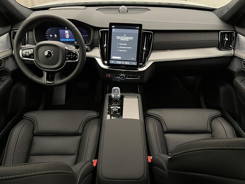 Volvo XC90 (2026) T8 AWD BLACK EDITION ULTRA - fotka 2 z 47