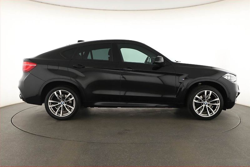 BMW X6 (2016) M Paket xDrive40d - fotka 6 z 21