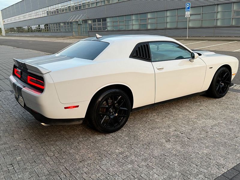 Dodge Challenger (2017) - fotka 8 z 46