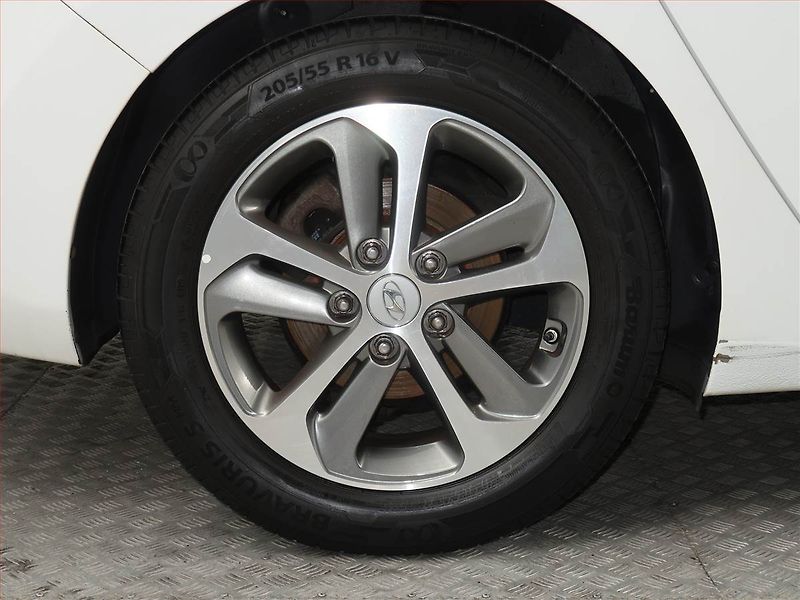 Hyundai i30 (2015) Weekend 1.6 CRDi, ČR,1.maj - fotka 14 z 16