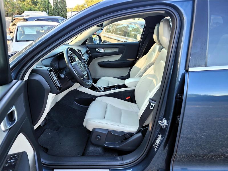 Volvo XC40 zálohováno - fotka 9 z 49
