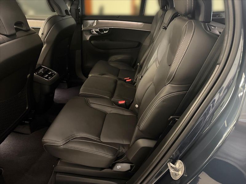 Volvo XC90 (2026) B5 Ultra Dark 2469 - fotka 11 z 14