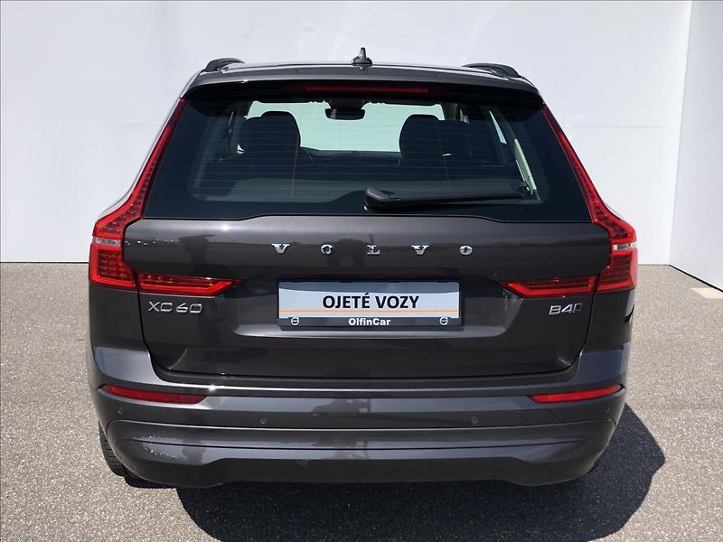 Volvo XC60 2,0 AWD MOMENTUM PRO  B4 - fotka 8 z 27