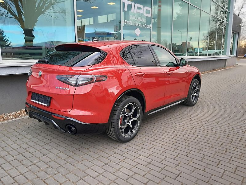 Alfa Romeo Stelvio (2026) Veloce 4x4 2,0 280PS - fotka 3 z 38