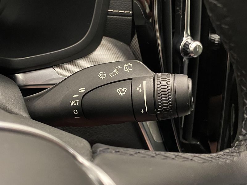Volvo V60 B4 DARK PLUS AUT  - fotka 23 z 45
