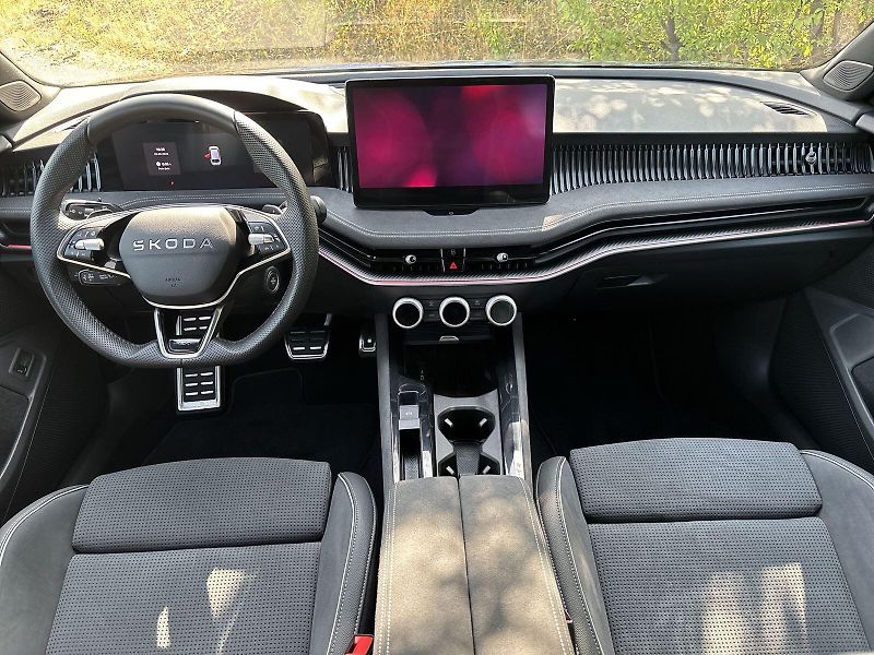Škoda Superb (2025) Combi 2.0 TDI 4x4 DSG Sportlin - fotka 5 z 33
