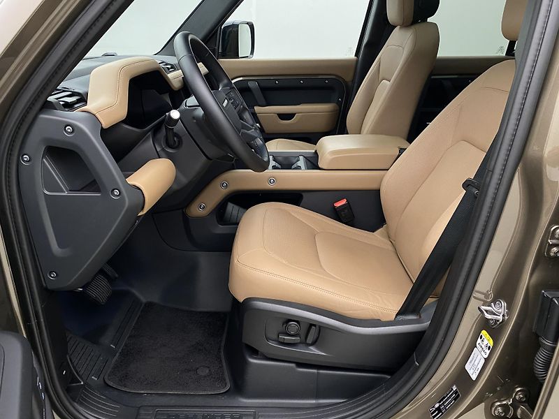 Land Rover Defender 110 D250 X-DYNAMIC SE AWD CZ  - fotka 3 z 50