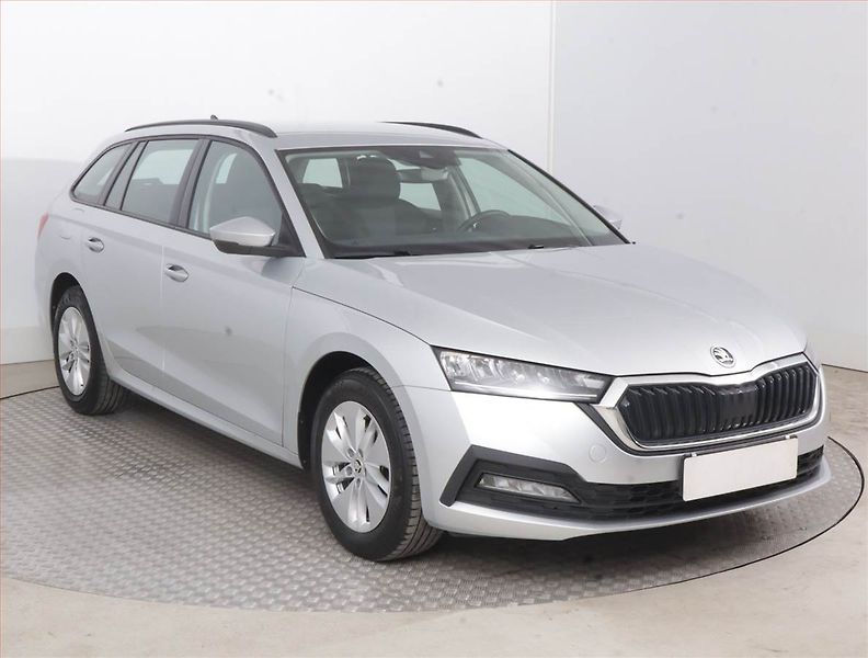 Škoda Octavia (2023) Ambition 2.0 TDI, ČR,1.maj - fotografie inzerátu