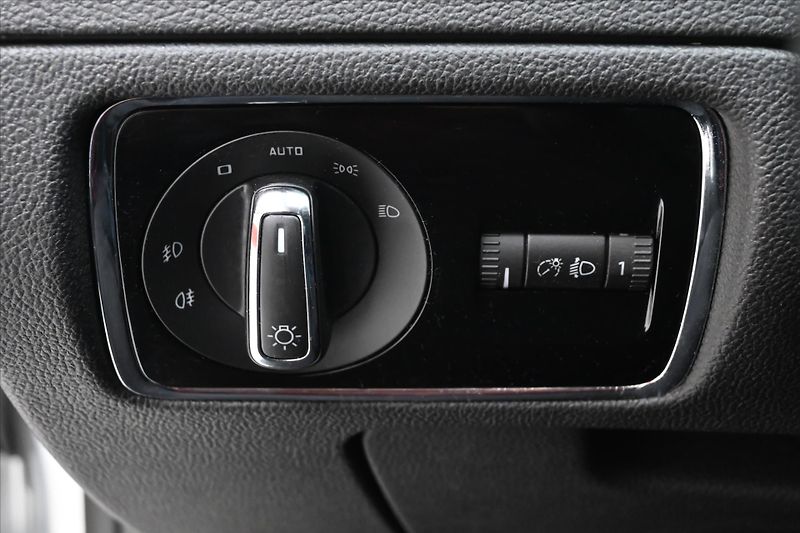Škoda Superb 2,0 TDI 103 kW Ambition Servis - fotka 23 z 28