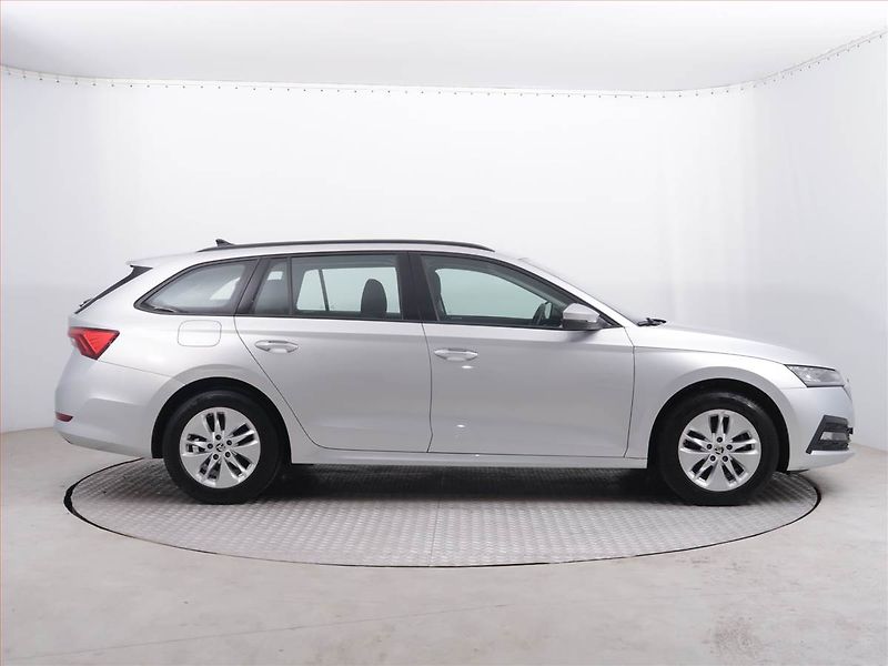 Škoda Octavia (2022) Ambition 2.0 TDI, ČR,1.maj - fotka 6 z 21