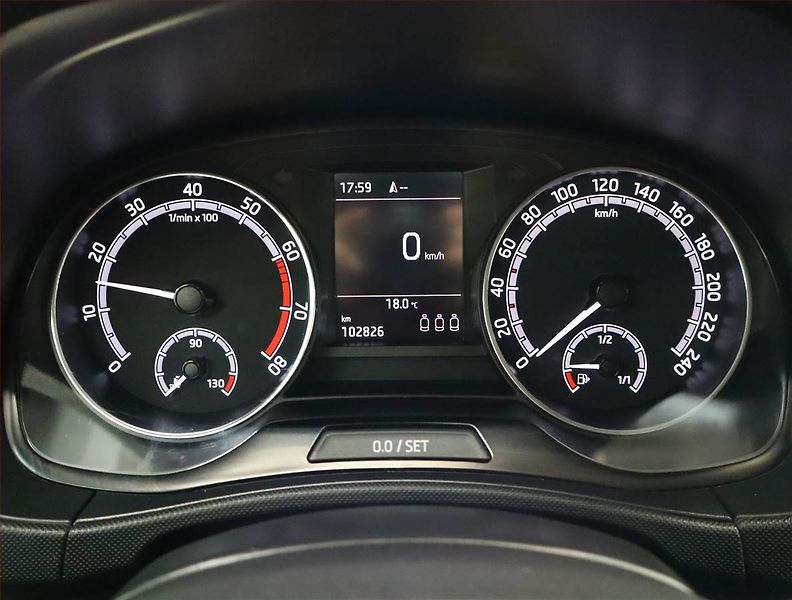 Škoda Fabia (2022) 1.0 TSI, Navi, Tempomat - fotka 11 z 22