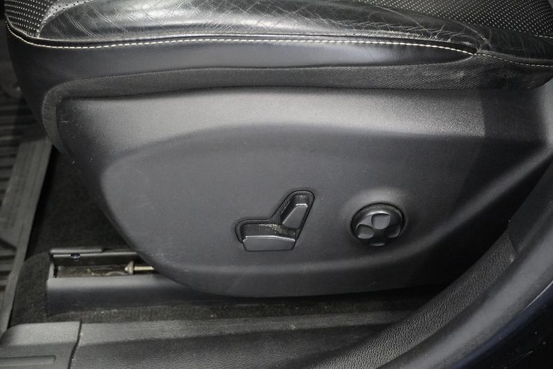 Jeep Cherokee 3,2I V6 LIMITED 4X4 AUT. - fotka 10 z 30