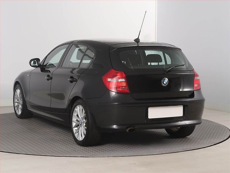 BMW Řada 1 (2011) 116d - fotka 4 z 14