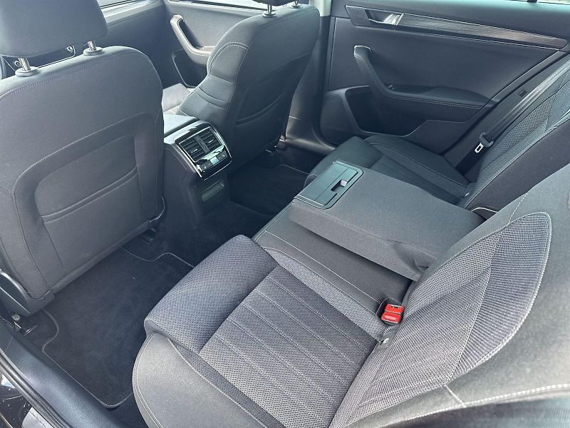 Škoda Superb (2022) Combi 2.0 TDI DSG Style - fotka 8 z 34