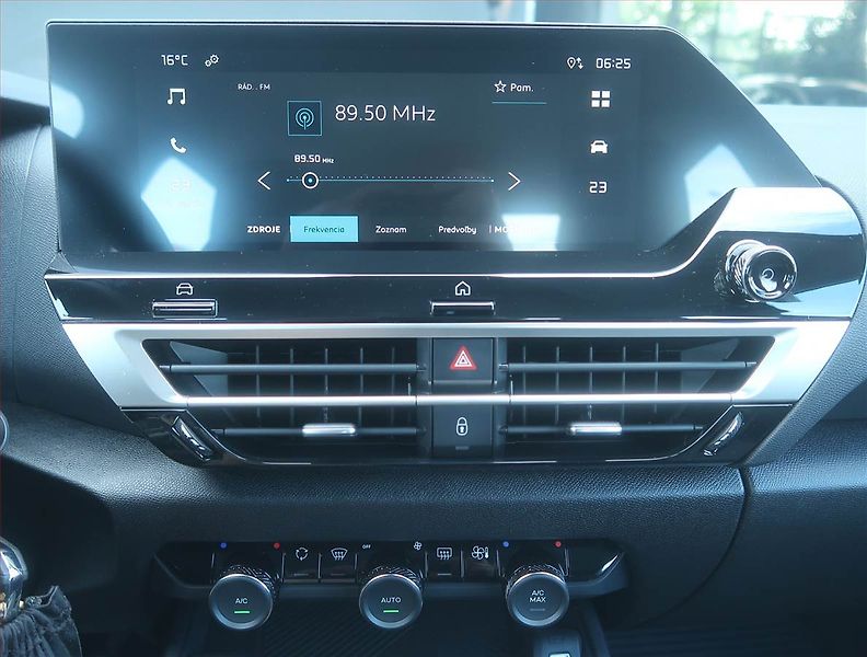 Citroën C4 X (2024) 1.2 PureTech, Serv.kniha - fotka 12 z 16