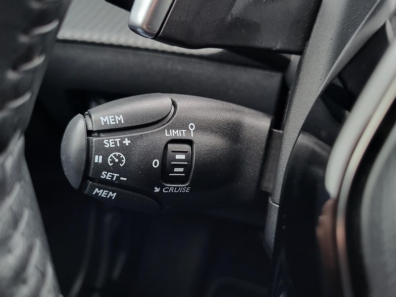 Peugeot 2008 1.2 PureTech 130k AUTOMAT - fotka 22 z 45