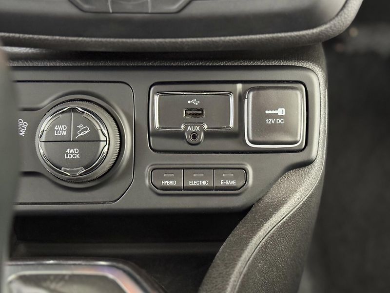 Jeep Renegade 1,3T 4xe*AWD*Distronic*DPH - fotka 25 z 36