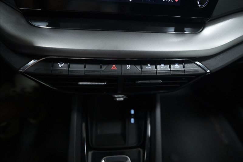 Škoda Octavia 2,0 TDI DSG VÝHŘEV 1. MAJ ČR - fotka 24 z 38