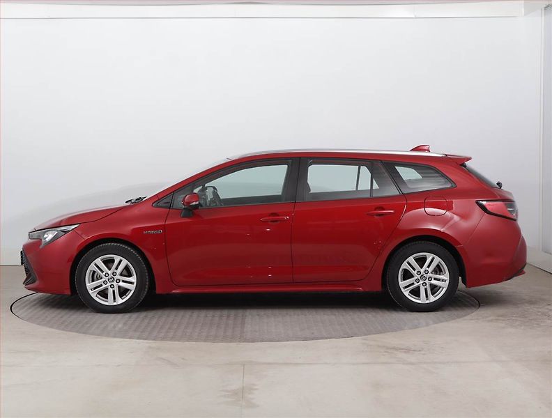 Toyota Corolla (2021) 1.8 Hybrid - fotka 3 z 18