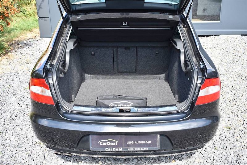 Škoda Superb 2,0 TDI SERVIS STK NOVÉ DSG! - fotka 16 z 17