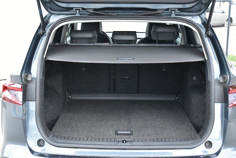 Škoda Enyaq (2021) 80  82 kWh  1  50 kW      1° p - fotka 9 z 24