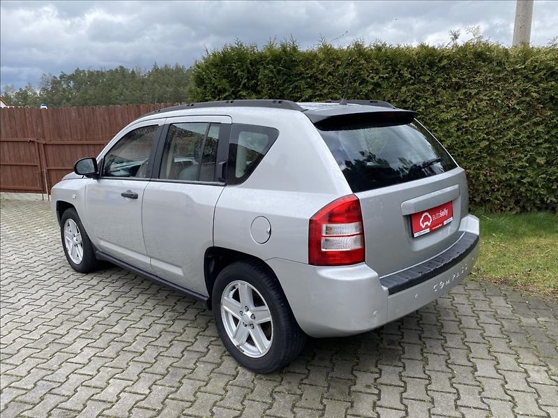 Jeep Compass 2,0 CRD  LIMITED - fotka 3 z 32