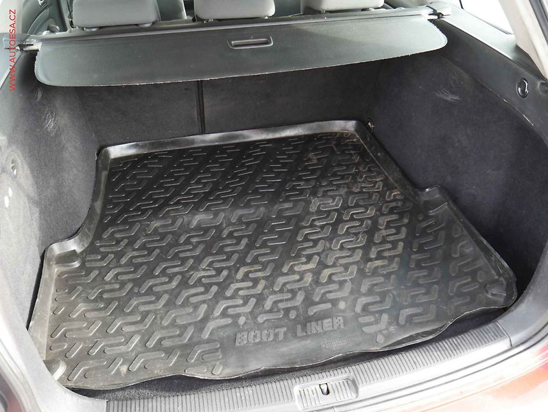 Volkswagen Golf (2009) 1.9 TDi, ČR, Trendline, TZ - fotka 7 z 17